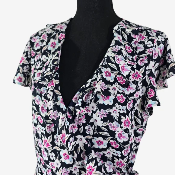 Floral Wrap Blouse Womens Medium Black V Neck Banana Republic - Picture 13 of 14
